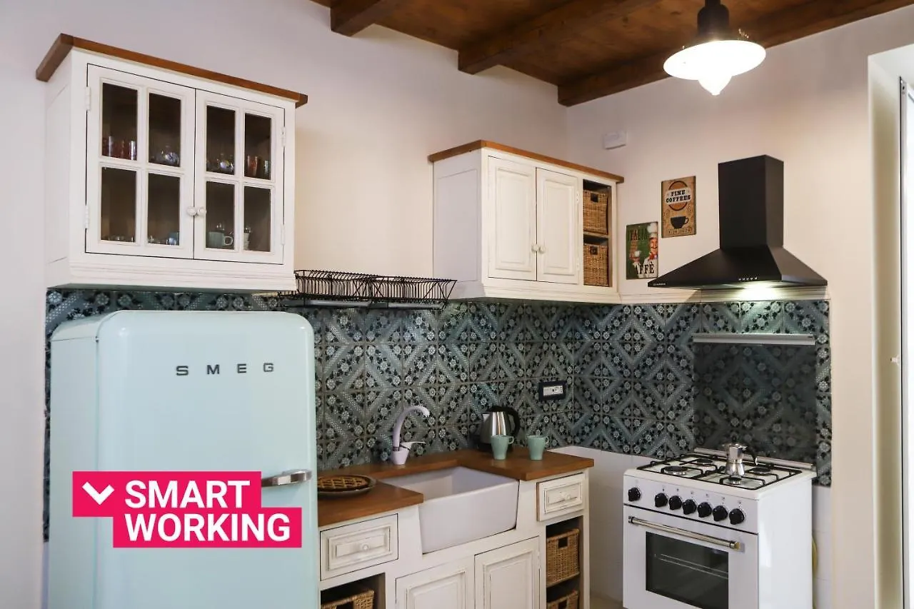 Shabby Chic Apartment In The Vibrant City Center Naples