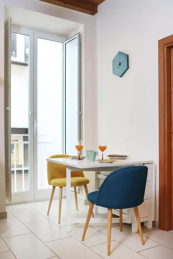 Shabby Chic Apartment In The Vibrant City Center Naples