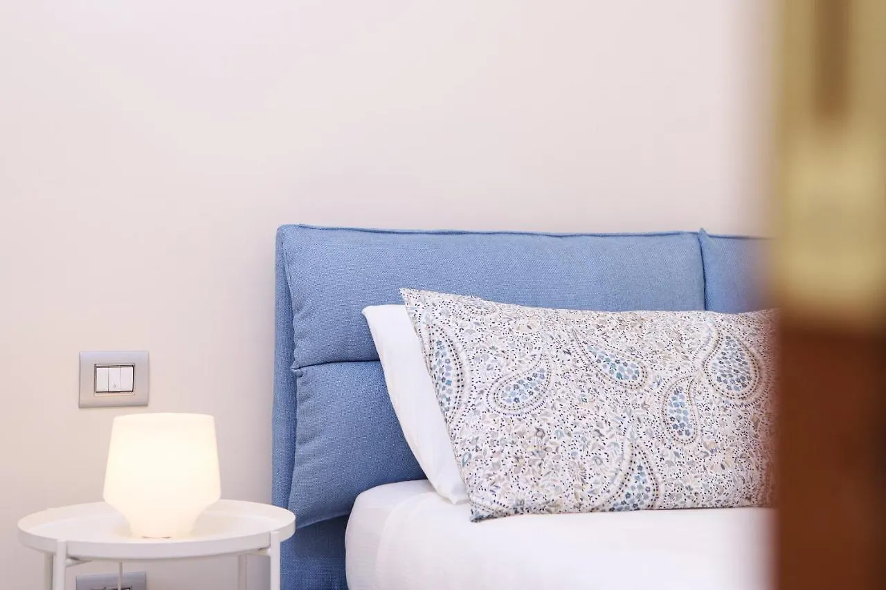 Shabby Chic Apartment In The Vibrant City Center Naples