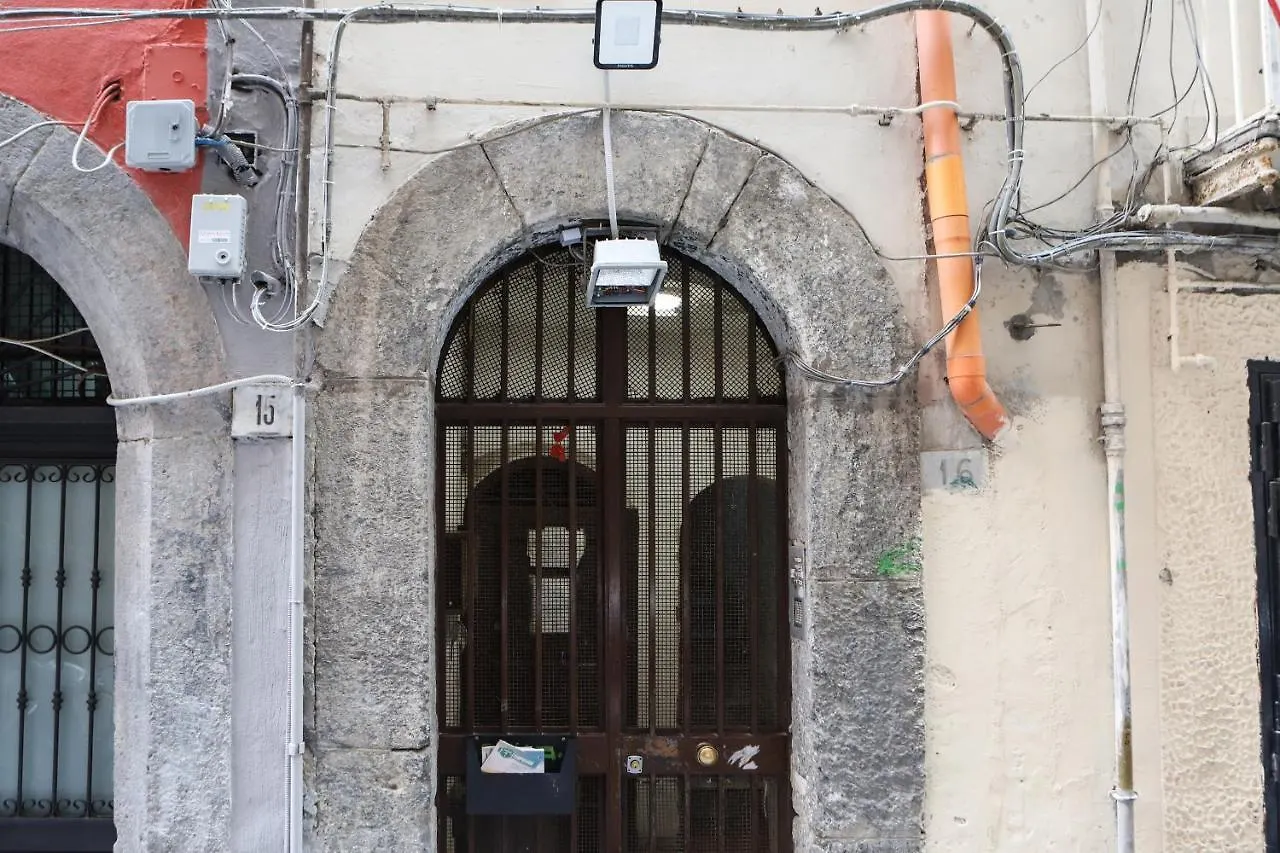 Shabby Chic Apartment In The Vibrant City Center Neapel 0*,