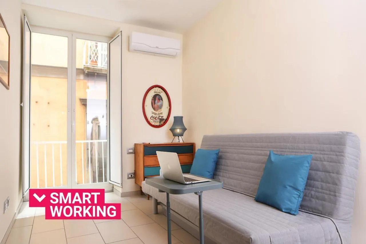 Shabby Chic Apartment In The Vibrant City Center Neapel